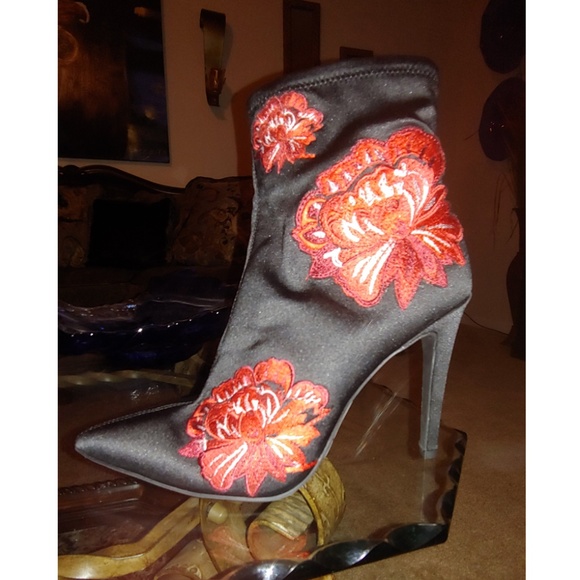 Brand New Stylish Ankle Boots! - Picture 2 of 6